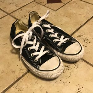 “Unisex” tennis shoes